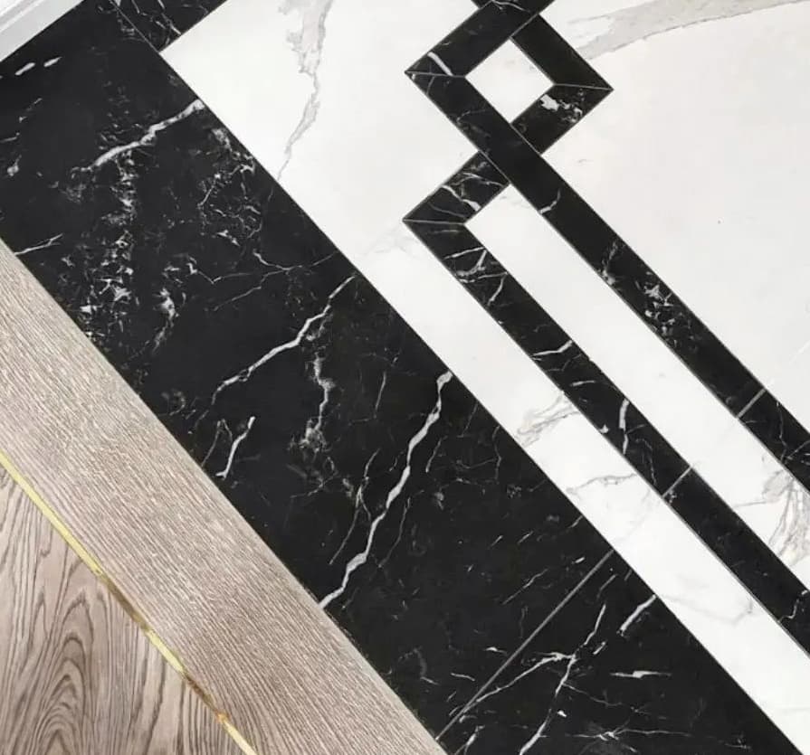 Geometric floor design with black and white marble patterns and a wood texture border.