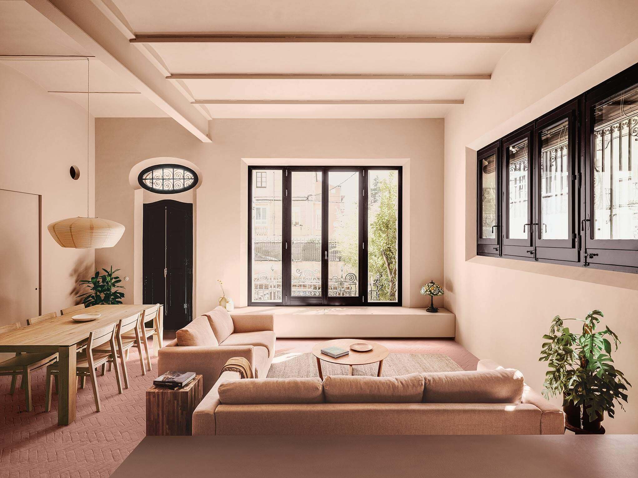 Pavimento: Microresina Floor KK 131, Infissi: Microresina KK 124, Pareti: Wallpaper Living KK 126